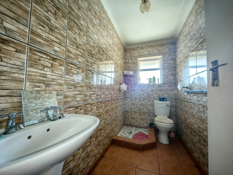 2 Bedroom Property for Sale in Lentegeur Western Cape